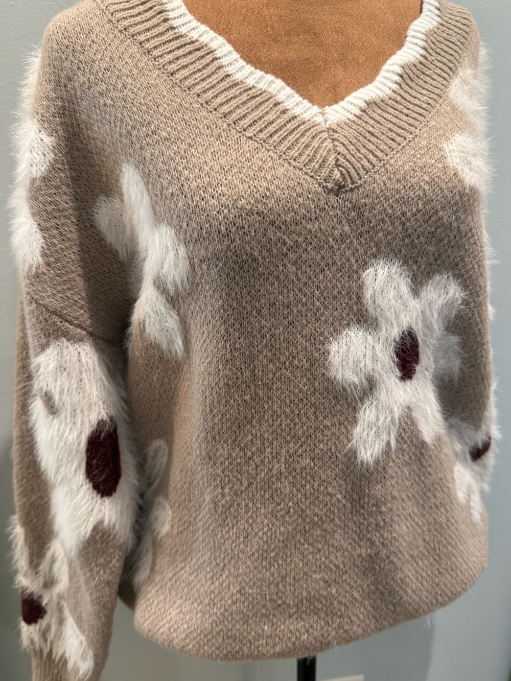 Cozy Floral V-Neck Sweater - Taupe with White & Brown Accents